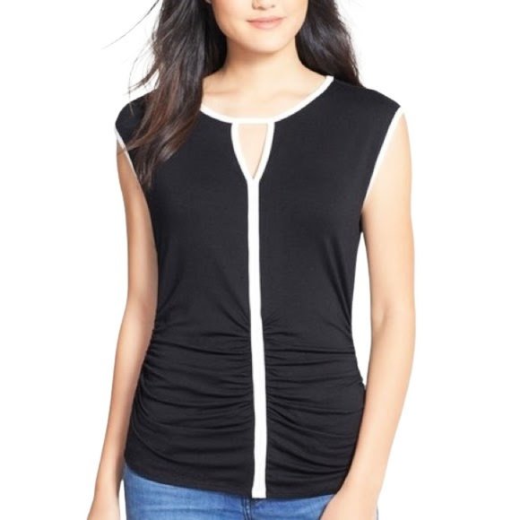 Vince Camuto NWT Contrast Trim Keyhole Black Top Women's Small - Picture 3 of 8